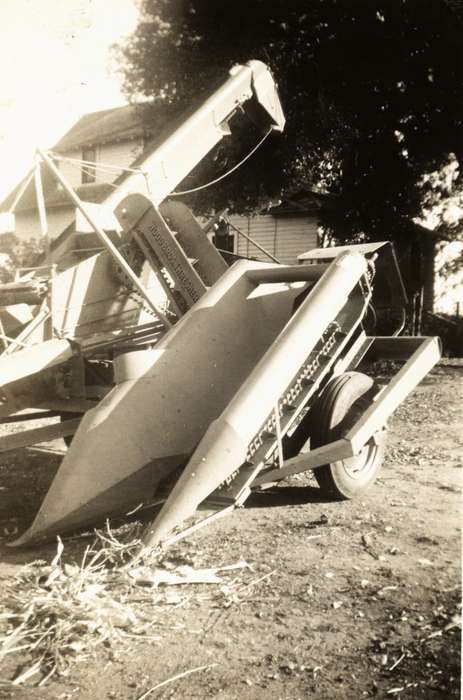 Soyer, Loretta, history of Iowa, Farms, heavy machinery, Iowa, corn, Carroll, IA, Iowa History, Farming Equipment