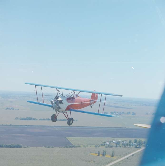 pilot, Iowa History, Iowa, Motorized Vehicles, field, Lemberger, LeAnn, Ottumwa, IA, airplane, Aerial Shots, history of Iowa