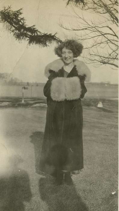 Portraits - Individual, woman, Iowa History, Iowa, Lemberger, LeAnn, Ottumwa, IA, muff, fur coat, history of Iowa