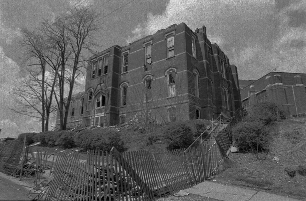 history of Iowa, Iowa History, Ottumwa, IA, Lemberger, LeAnn, ruins, Iowa, fence, Schools and Education, school