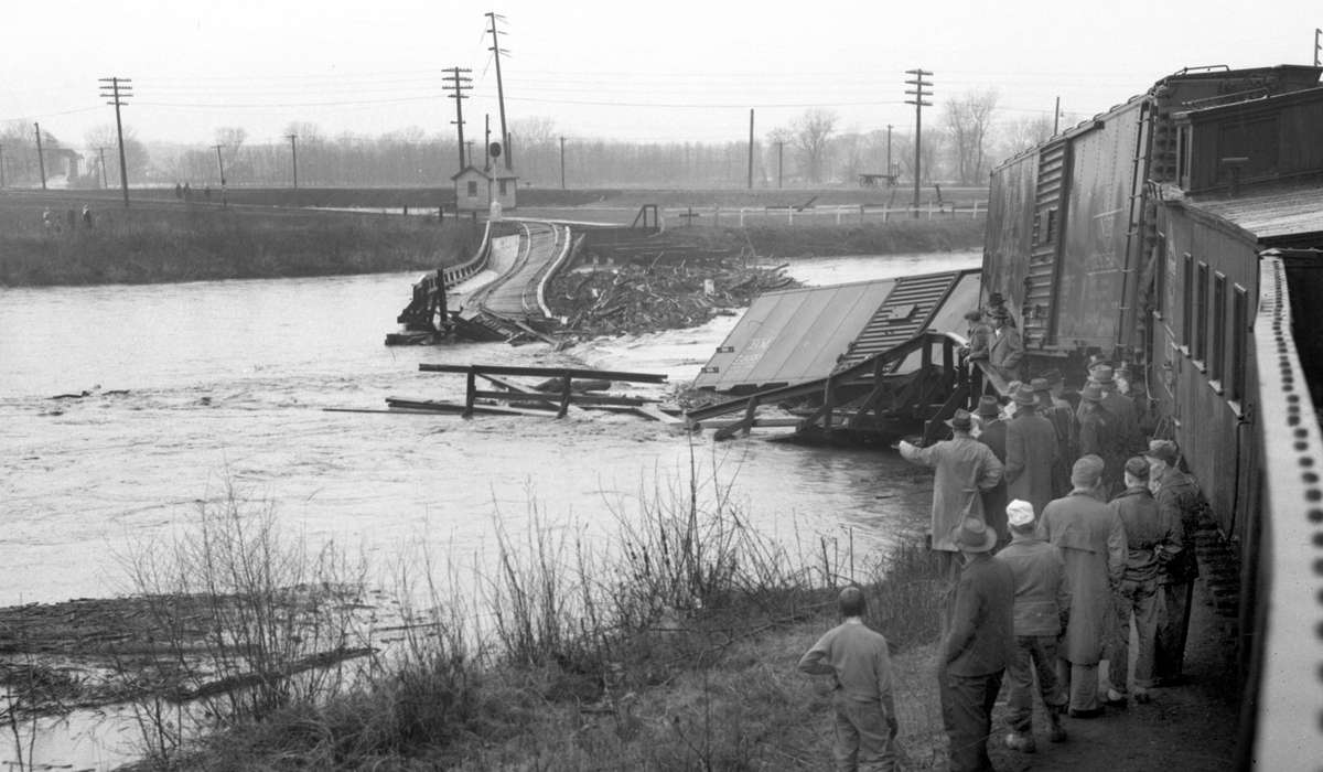 Floods, history of Iowa, Iowa History, Motorized Vehicles, Lakes, Rivers, and Streams, Iowa, Lemberger, LeAnn, Lansing, IA