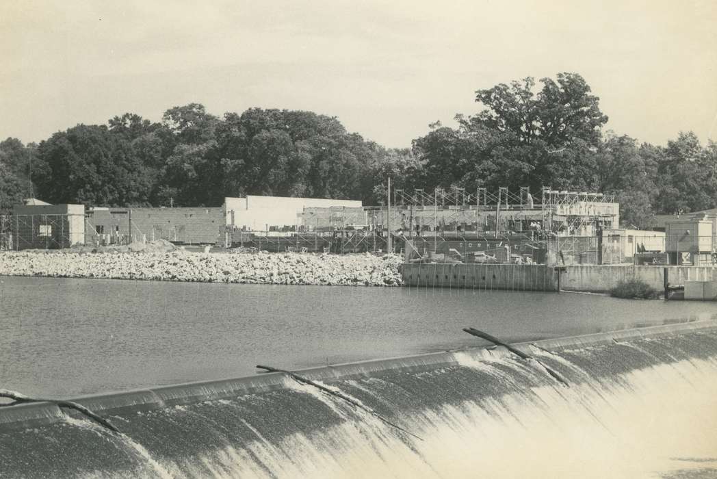 riverbank, history of Iowa, Iowa History, Businesses and Factories, Lakes, Rivers, and Streams, Waverly, IA, river, oak tree, Iowa, Landscapes, construction, Waverly Public Library, dam