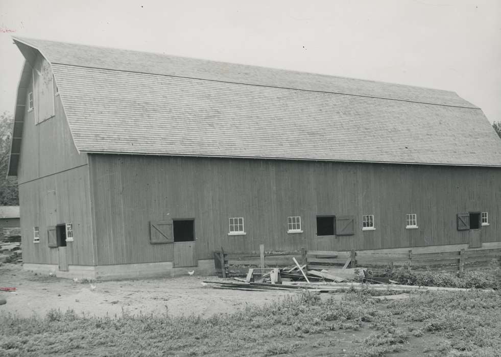 history of Iowa, Iowa History, Barns, Waverly, IA, wooden fence, Iowa, Farms, correct date needed, Waverly Public Library