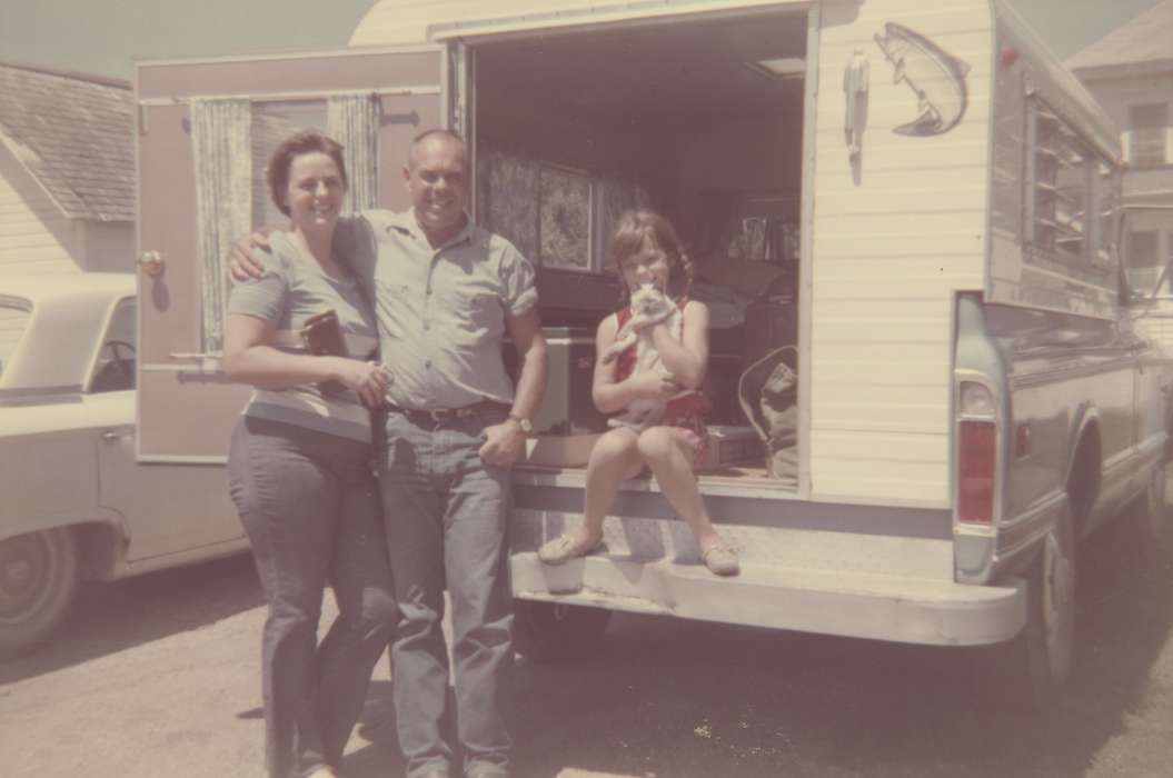 trailer, Portraits - Group, Leisure, McDermott, Shirley and Anne Marie, cat, Iowa History, Iowa, IA, Travel, kitten, Children, history of Iowa