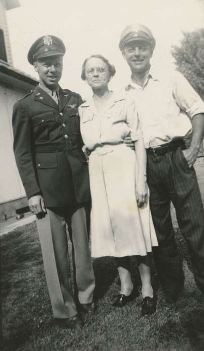 Portraits - Group, Military and Veterans, history of Iowa, uniform, military, Iowa History, Berg-Carpenter, Pauline, Iowa, Des Moines, IA