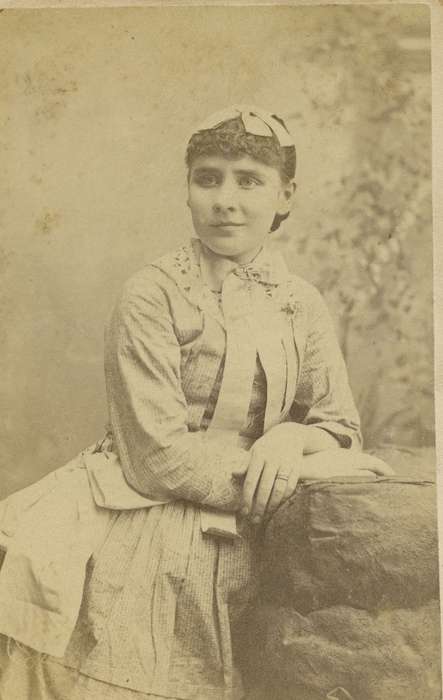 bustle, carte de visite, hair bow, Iowa, Marshalltown, IA, woman, Olsson, Ann and Jons, Portraits - Individual, hairnet, lace collar, collared dresses, history of Iowa, ribbon, Iowa History