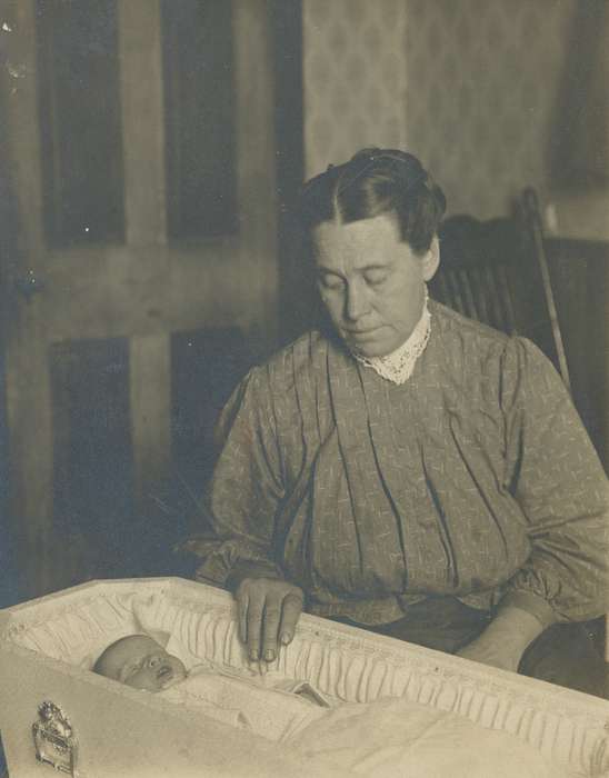 Portraits - Group, baby, Iowa, USA, mother, infant, woman, Iowa History, Families, Children, Spilman, Jessie Cudworth, Homes, history of Iowa, coffin, mourning, casket, Cemeteries and Funerals