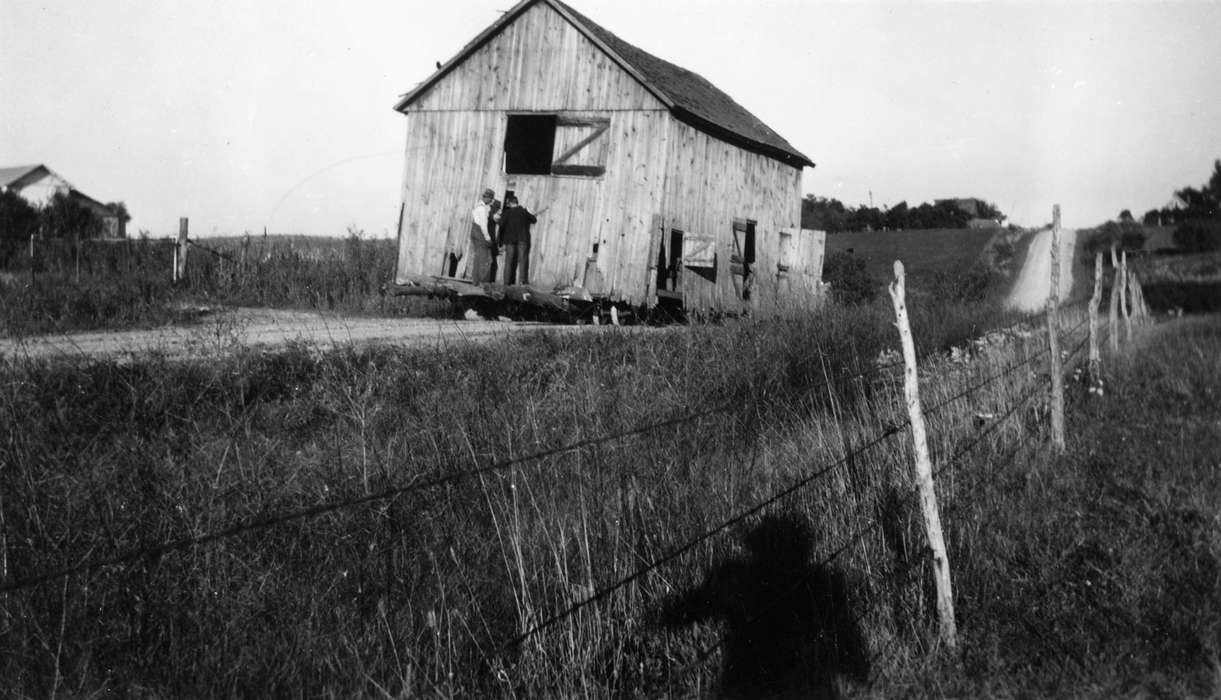 Barns, road, IA, Iowa, Fouche, Shirley, history of Iowa, Iowa History