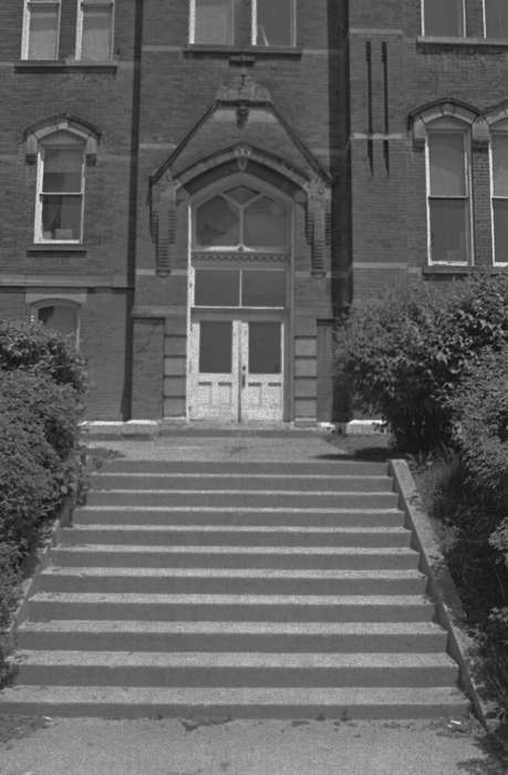 adams school, front door, Iowa, Schools and Education, Iowa History, school, Lemberger, LeAnn, Ottumwa, IA, history of Iowa