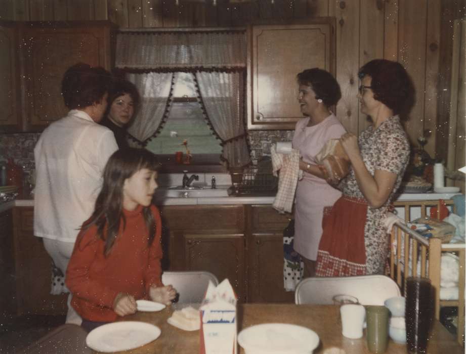 baking, history of Iowa, kitchen, Iowa History, Owens, Lois, Families, Wilton, IA, dinner, Iowa, family, Food and Meals