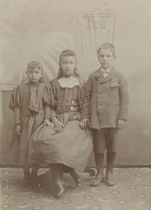 Portraits - Group, sack coat, Marble Rock, IA, Iowa History, history of Iowa, girl, child, jabot, knickers, siblings, cabinet photo, Iowa, boy, Children, Kelly, J. H.