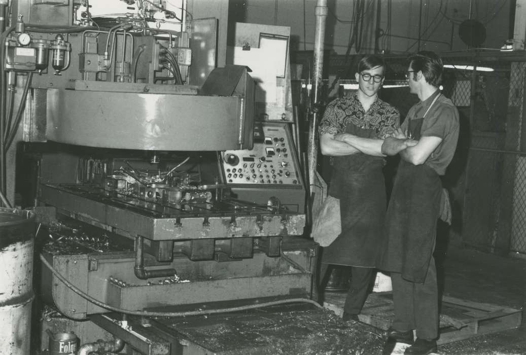 working men, history of Iowa, Iowa History, machinery, Iowa, Waverly Public Library, building interior, Labor and Occupations