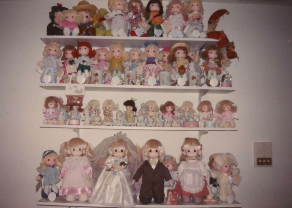 history of Iowa, Iowa History, shelf, dolls, doll, Iowa, McSwain, Erna, Homes, Des Moines, IA