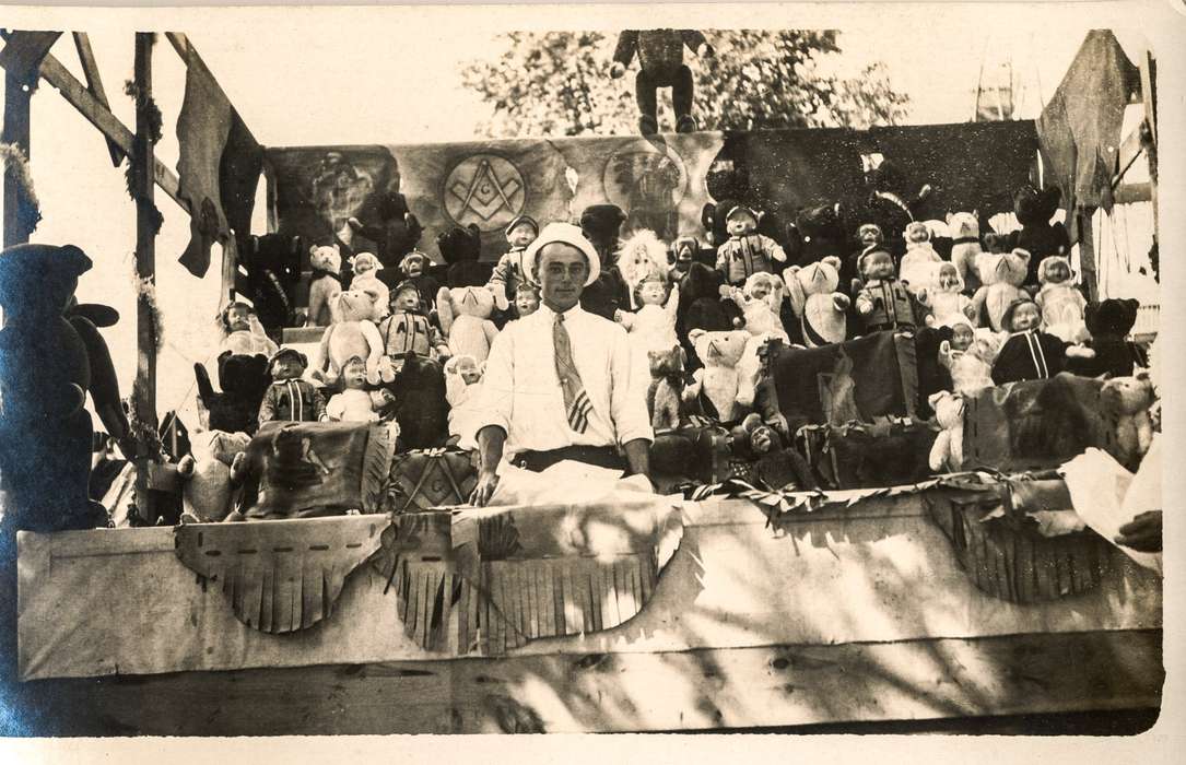 history of Iowa, Iowa History, Fairs and Festivals, dolls, Anamosa Library & Learning Center, Iowa, Anamosa, IA, Portraits - Individual