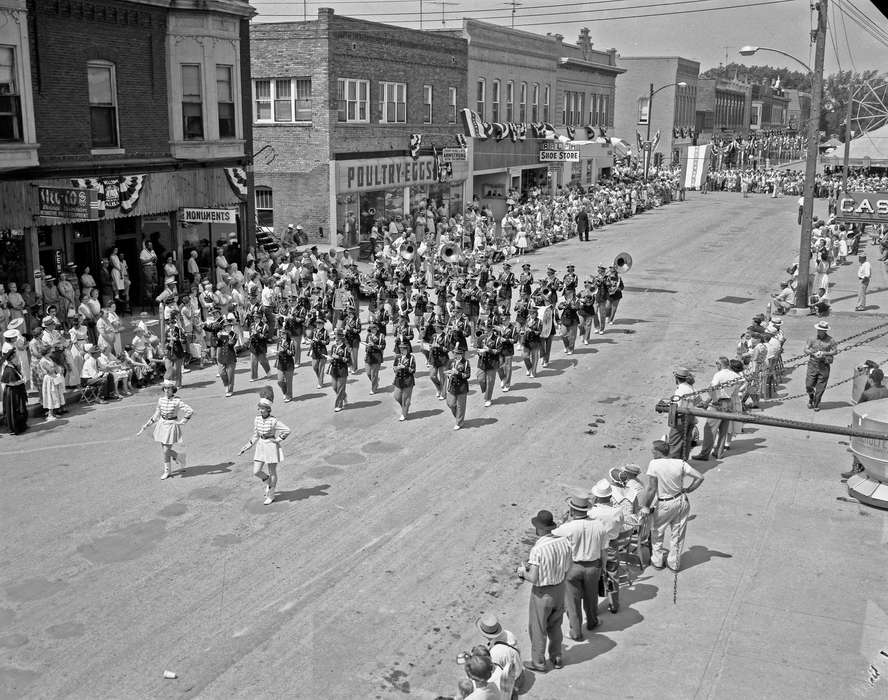 town square, Fairs and Festivals, mainstreet, history of Iowa, Lemberger, LeAnn, Main Streets & Town Squares, crowd, parade, Cities and Towns, Albia, IA, Iowa, Entertainment, Iowa History, marching band