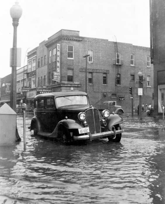 Main Streets & Town Squares, Floods, history of Iowa, Iowa History, Ottumwa, IA, Lemberger, LeAnn, Motorized Vehicles, Iowa, Cities and Towns
