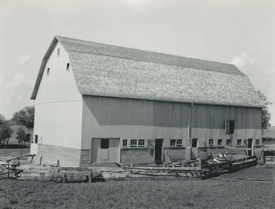 Waverly, IA, history of Iowa, Farms, Barns, lumber, Iowa, correct date needed, Waverly Public Library, fence, Iowa History