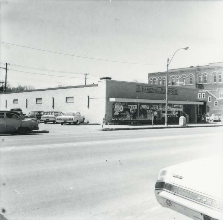 Iowa History, parking lot, grocery store, Waverly Public Library, Iowa, street, Cities and Towns, Main Streets & Town Squares, history of Iowa, cars, main street