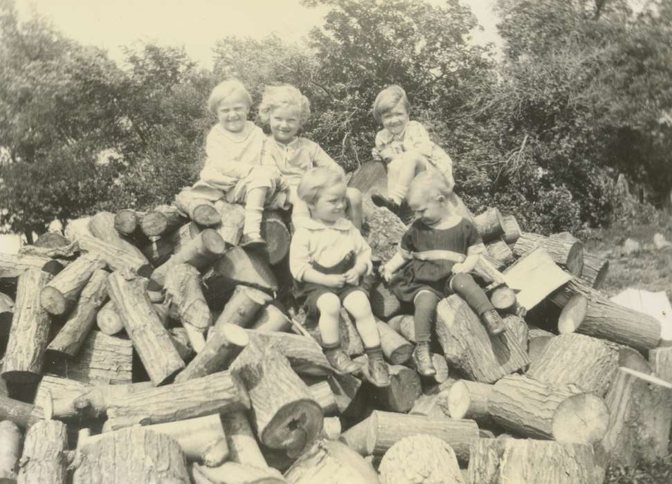 Portraits - Group, Cedar Falls, IA, history of Iowa, Iowa History, Schlichtmann, Linda, wood, Iowa, Children