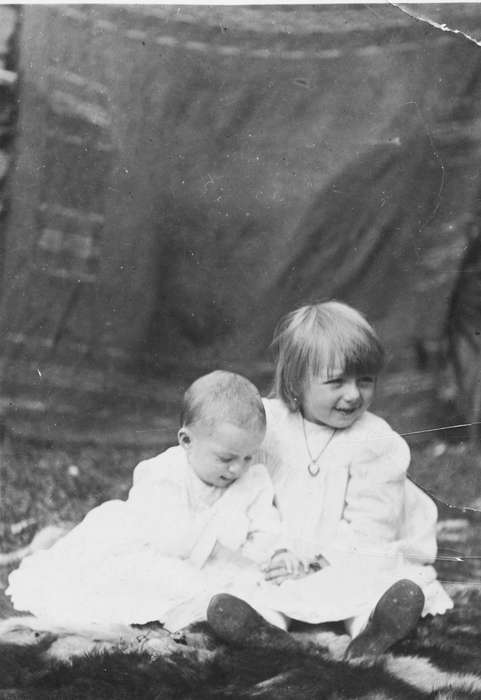 Portraits - Group, history of Iowa, Iowa History, IA, Families, sisters, Brown, Clarice, Iowa, sibling, Children