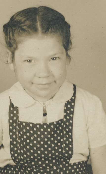 smile, Iowa History, Spilman, Jessie Cudworth, eyes, Children, Iowa, history of Iowa, Portraits - Individual, girl, USA, polka-dot