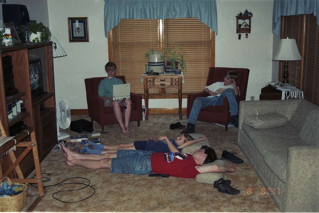 Iowa History, Rustebakke, Paul, Leisure, Children, history of Iowa, living room, IA, Iowa, Homes, tv, television, laptop