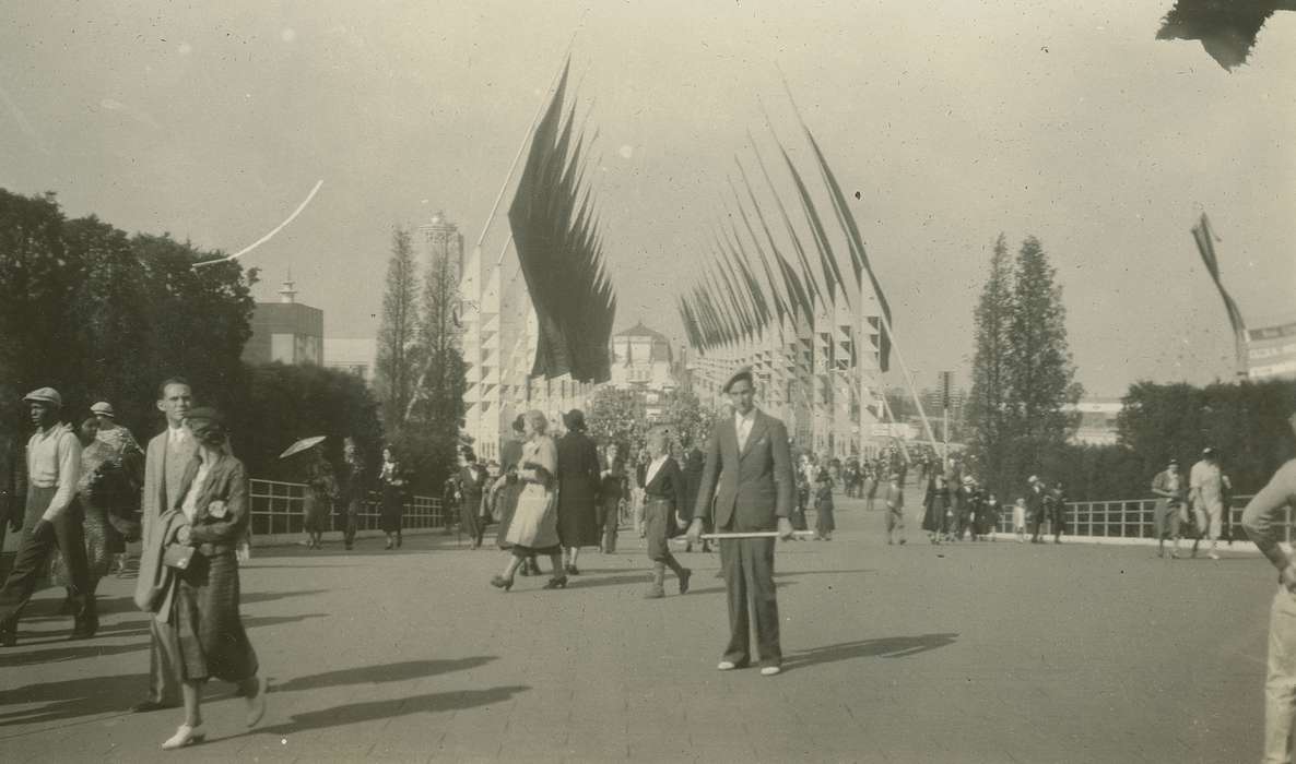 Travel, Iowa, world's fair, Fairs and Festivals, McMurray, Doug, crowd, Portraits - Individual, Chicago, IL, history of Iowa, flag, Iowa History