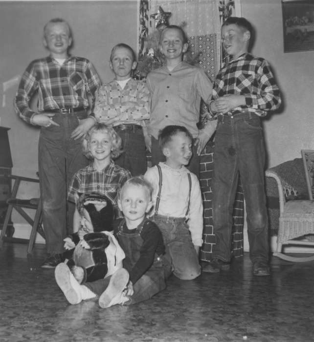 Portraits - Group, christmas, Iowa History, Iowa, Ollendieck, Dalene, siblings, history of Iowa, plade, family, Cresco, IA, Holidays