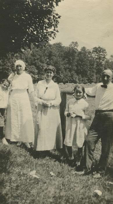 Portraits - Group, Iowa, USA, Wilson, Dorothy, bonnet, Families, Children, history of Iowa, dress, field, fence, bow tie, Iowa History