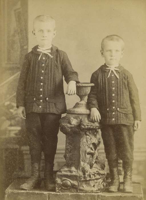 Portraits - Group, cabinet photo, Iowa, brothers, high buttoned shoes, children, Children, Olsson, Ann and Jons, history of Iowa, knickers, Independence, IA, painted backdrop, bow tie, siblings, Iowa History