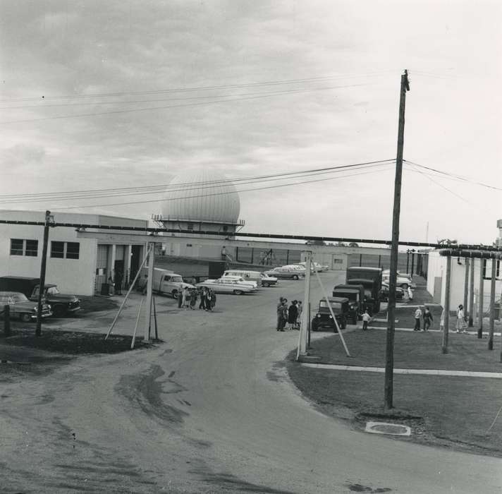 history of Iowa, cars, IA, trucks, Iowa History, Motorized Vehicles, Businesses and Factories, Iowa, power lines, people, Waverly Public Library, Labor and Occupations