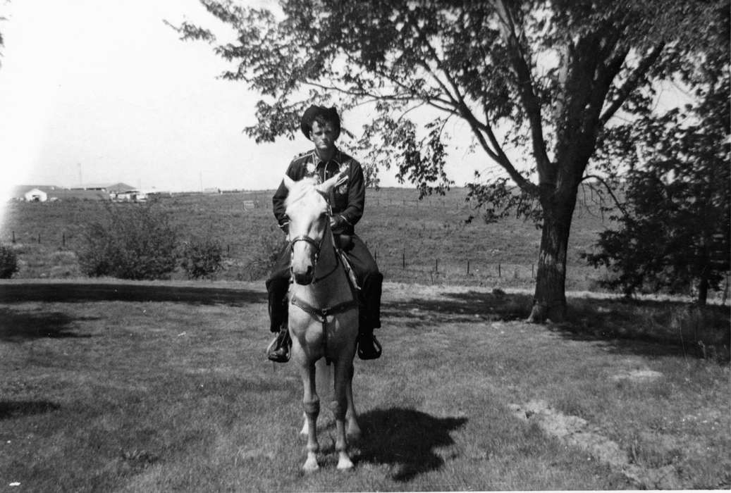 Iowa History, Iowa, history of Iowa, Portraits - Individual, Animals, Fouche, Shirley, IA, cowboy, horse
