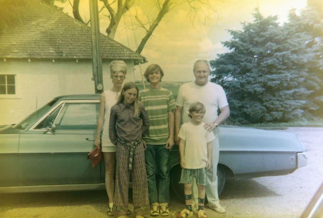 history of Iowa, Iowa History, summer, Families, Motorized Vehicles, car, McDermott, Shirley and Anne Marie, Atlantic, IA, Iowa, hairstyle, Children