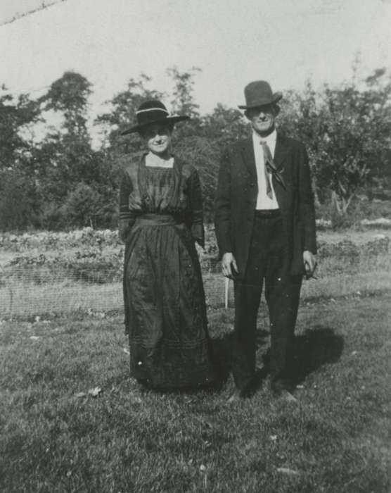 Portraits - Group, Iowa, hats, Iowa History, Ott, Mark, USA, history of Iowa