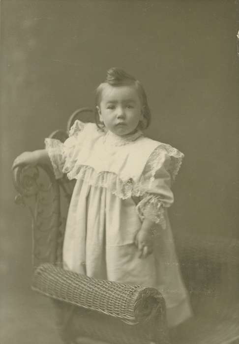 history of Iowa, Iowa History, girl, Olsson, Ann and Jons, child, Jefferson, IA, lace collar, cabinet photo, Iowa, wicker chair, Portraits - Individual