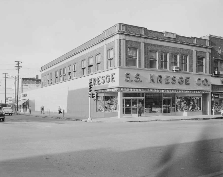 history of Iowa, Iowa History, Ottumwa, IA, Lemberger, LeAnn, storefront, Businesses and Factories, Iowa, Cities and Towns, stoplight, air conditioner