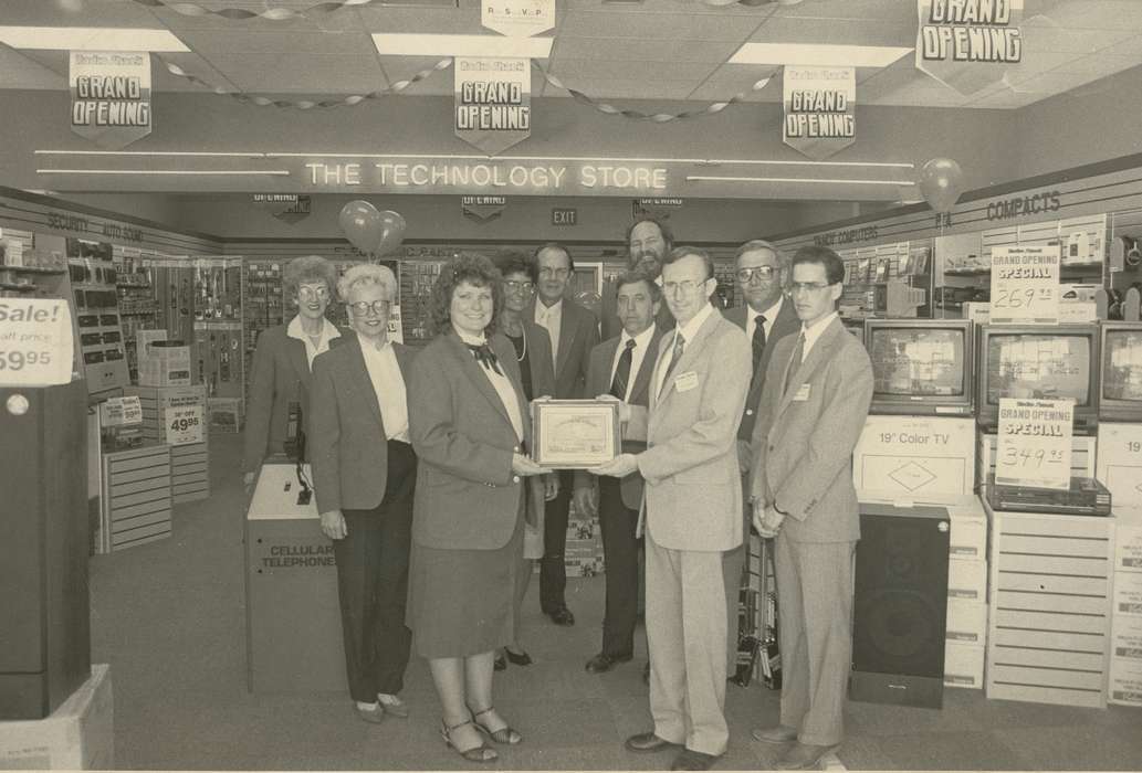 salesman, Waverly, IA, history of Iowa, Iowa, tv, Waverly Public Library, Businesses and Factories, Iowa History, technology, Portraits - Group