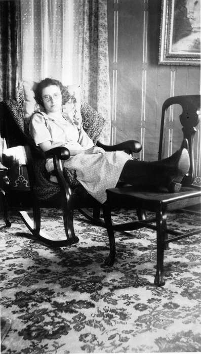 Portraits - Individual, chair, Fouche, Shirley, IA, Iowa History, Iowa, history of Iowa