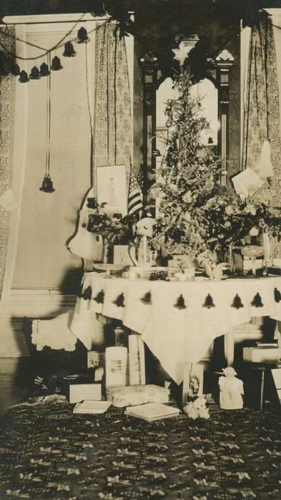 christmas decorations, christmas, history of Iowa, Iowa History, christmas tree, Webster City, IA, Holidays, Iowa, McMurray, Doug