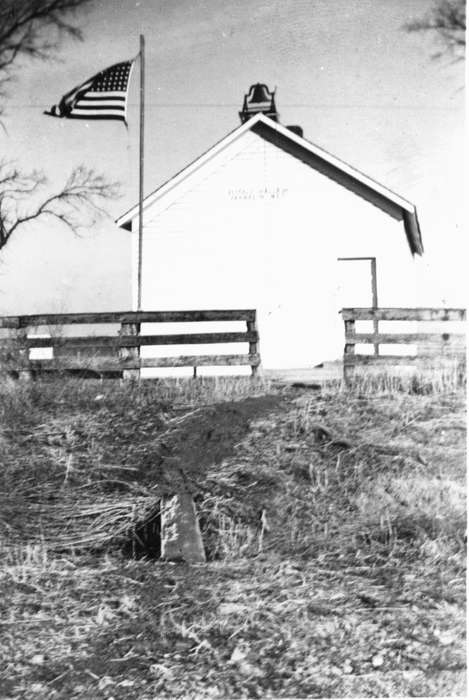 Iowa History, Iowa, Schools and Education, Lennie, Daniel, school, flag, Albia, IA, bell, fence, history of Iowa