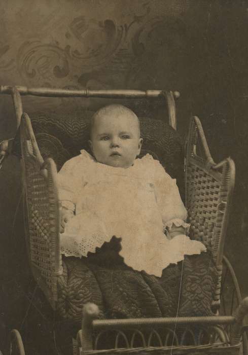 backdrop, wicker, history of Iowa, Iowa History, photo studio, infant, baby carriage, Eldon, IA, Spilman, Jessie Cudworth, eyes, Iowa, painted backdrop, Children, baby, Portraits - Individual