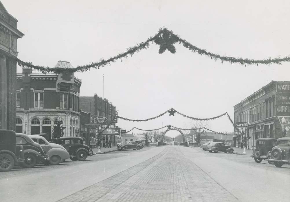 Main Streets & Town Squares, history of Iowa, Iowa History, Motorized Vehicles, Businesses and Factories, brick street, garland, Waverly, IA, cafe, Iowa, correct date needed, Waverly Public Library, wreath
