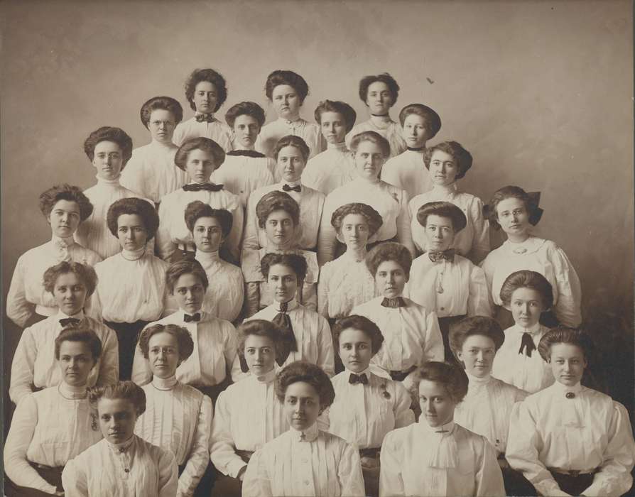 Portraits - Group, hairstyle, women, Cedar Falls, IA, history of Iowa, University of Northern Iowa Museum, uni, Iowa History, iowa state normal school, fashion, Iowa, Schools and Education, university of northern iowa
