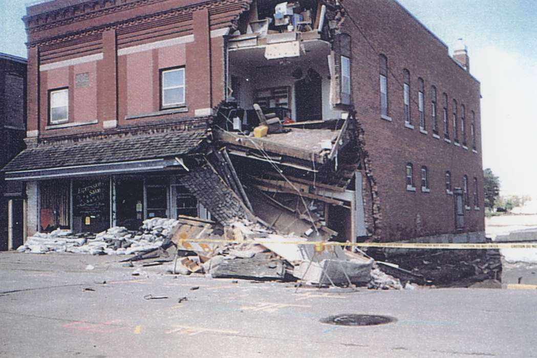 Cities and Towns, storefront, mainstreet, Waverly Public Library, Main Streets & Town Squares, Iowa, history of Iowa, Iowa History, Businesses and Factories, destruction