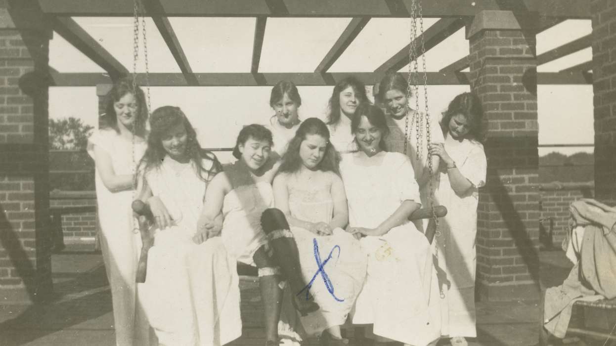 Traer, IA, swing, Iowa History, Iowa, history of Iowa, Portraits - Group, Moore, Merlin, women