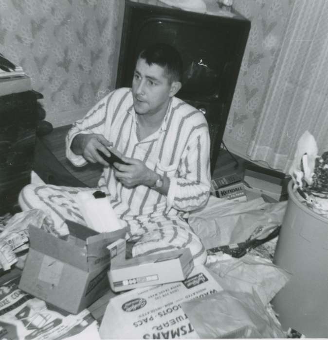 radio, Iowa History, television, Ott, Mark, Iowa, history of Iowa, Homes, Waverly, IA, pajamas