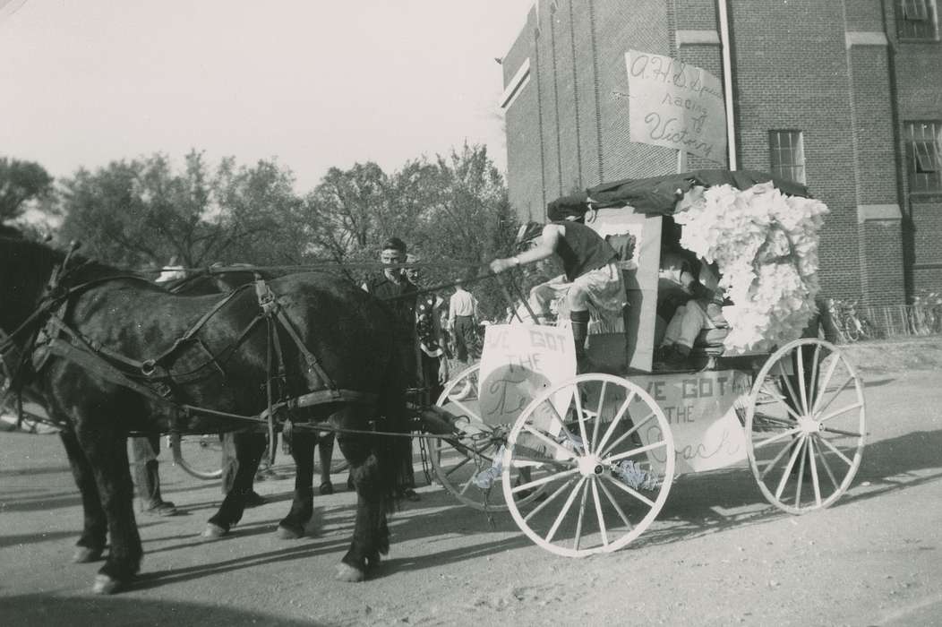 Iowa, parade, Animals, Fairs and Festivals, horse and buggy, Anamosa, IA, Hatcher, Cecilia, history of Iowa, Iowa History