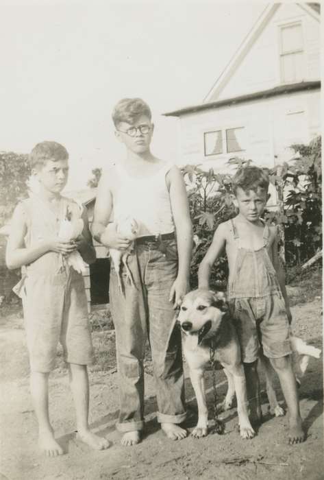 Portraits - Group, history of Iowa, chicken, Smith, Elverda, Iowa History, Animals, chain, glasses, Iowa, Canton, IA, house, Children, dog