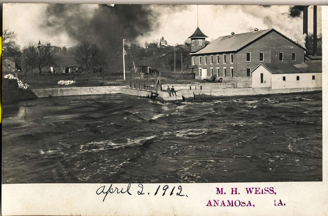 history of Iowa, Iowa History, Lakes, Rivers, and Streams, Anamosa Library & Learning Center, water, smokestack, Iowa, Cities and Towns, Anamosa, IA, dam