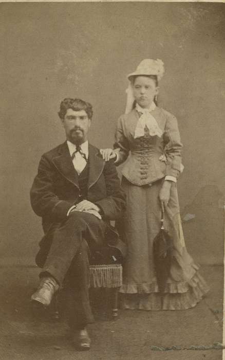 Portraits - Group, woman, Waterloo, IA, Iowa History, history of Iowa, earrings, man, carte de visite, Olsson, Ann and Jons, Iowa, beard, collared dresses, jabot, umbrella